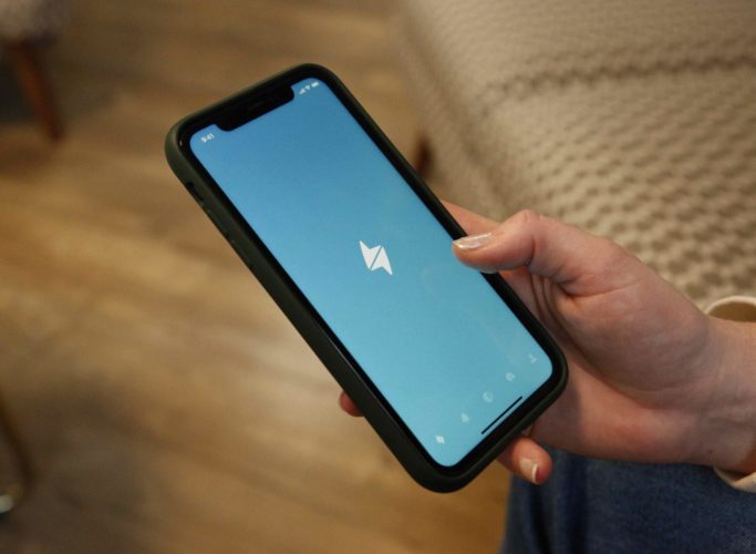 No caso do “Happn”, app de relacionamento, é possível denunciar clicando nos três pontinhos do canto superior direito da tela.
