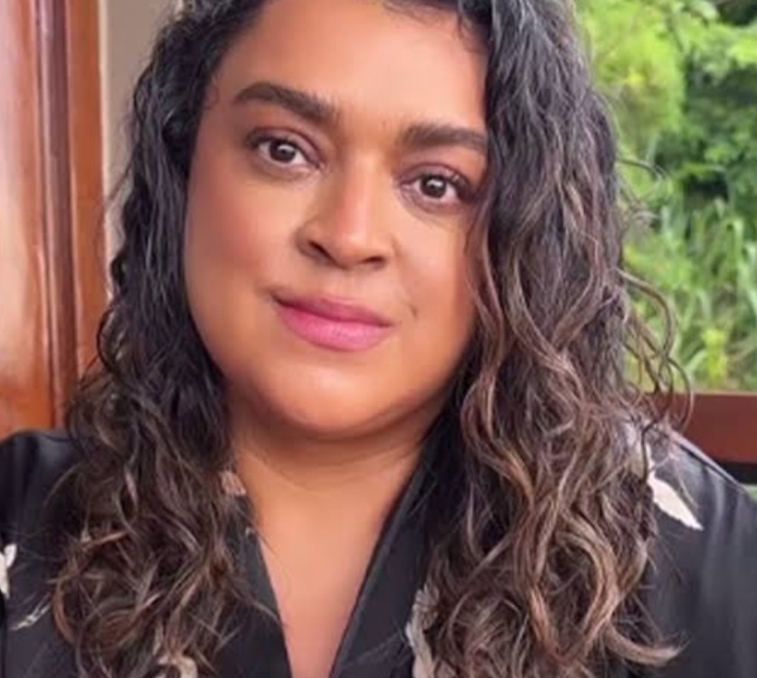 “É uma troca, um momento que venho aqui para reverenciar ele, em primeiro lugar, reverenciar toda essa história linda que é contada nesse espetáculo. Mas venho também me curar, venho receber minha dose de cura por vários aspectos: dele, da banda, de todos os meus familiares que estão ali, do público”, completou.
