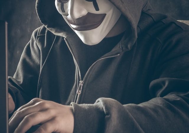 Saiba se proteger contra perfis fake na web
