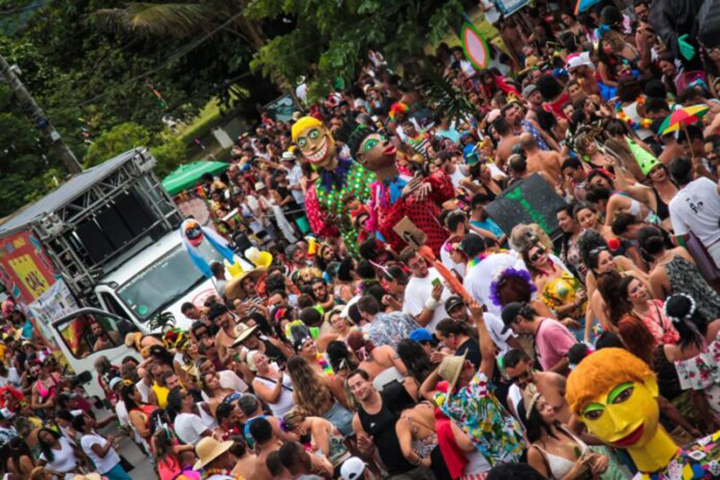 Iniciativas de turismo responsável, ações de educação ambiental e projetos voltados à inclusão social contribuem para manter viva a essência de Paraty, sem abrir mão da inovação e do cuidado com o futuro.
