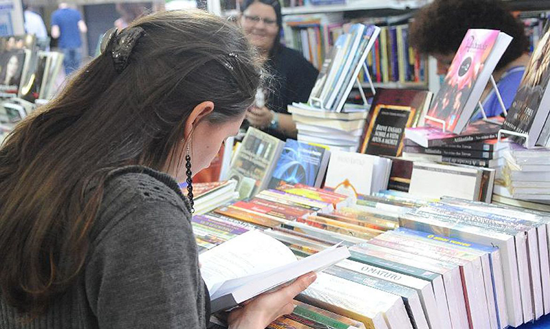 Os estudos tambÃ©m apontam que leitura, interaÃ§Ã£o social ou qualquer outra atividade social ajuda a evitar a doenÃ§a. Eles, porÃ©m, tambÃ©m nÃ£o sÃ£o conclusivos. 