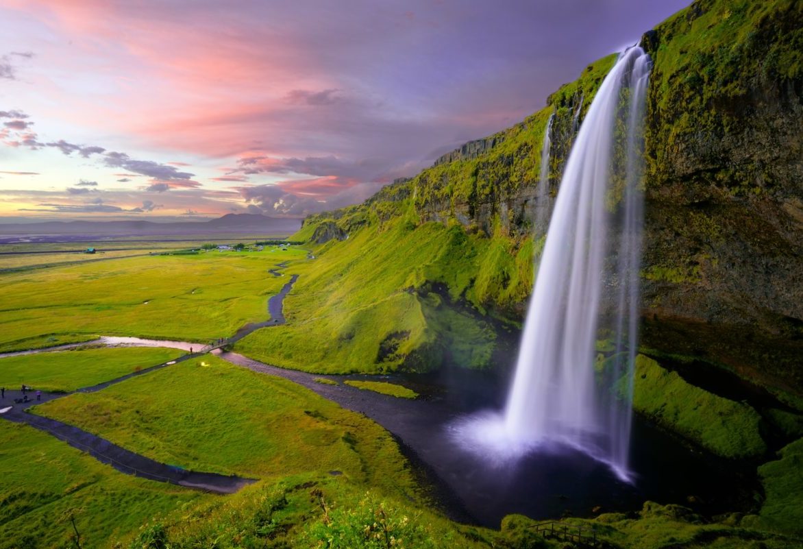 Fenda na Islândia divide dois continentes e tem água transparente - Robert Lukeman Unsplash