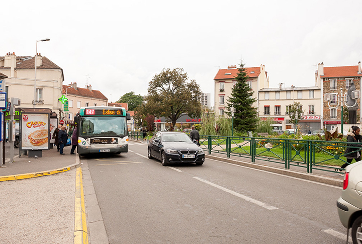 Pra quem não viu:  Pequena cidade francesa derrota gigante do comércio em ‘queda de braço’