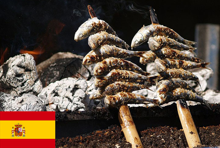 3º lugar - Espetos (Espanha) - O costume de colocar carne em espetos conquistou o gosto do consumidor. Pode ser frango, porco, boi, etc -Daniel Sancho - Wikimédia Commons