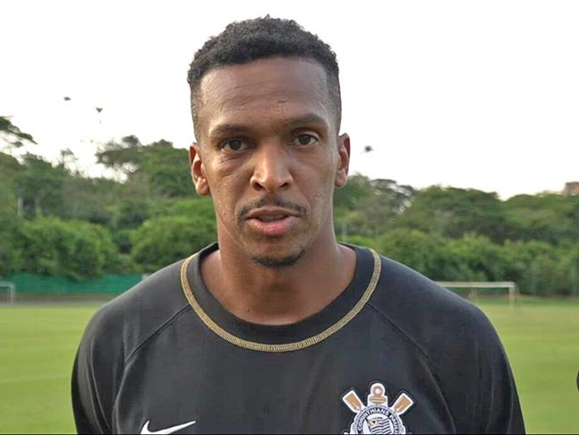 O atacante de futebol Jô engravidou a amante, a influencer Maiára Quiderolly. A notícia vazou em junho de 2022. Na época, o ídolo de Corinthians e Atlético-MG estava casado com Claudia Silva. Eles se separaram e depois reataram.-Reprodução Corinthians TV
