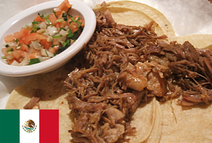 5º lugar - Carnitas (México) - Carne de porco refogada, servida com especiarias ou ervas, guacamole e feijão frito. - Flickr jumbledpile