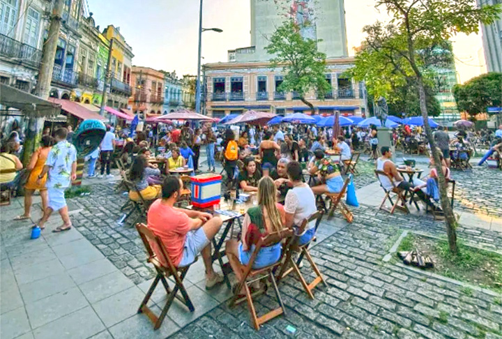 Sexta-feira (19h) - Comer um churrasco no histórico Largo da Prainha. 