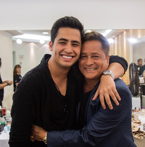 O cantor Leonardo tem seis filhos. Um deles é Matheus Vargas, que nasceu em 1998, fruto de uma traição com a cantora Liz Vargas. Anos antes, em 95, Leonardo tinha se casado com a jornalista Poliana Rocha. O caso extraconjugal resultou em separação, mas desde 2002 eles estão juntos novamente. - Instagram @matheusvargas