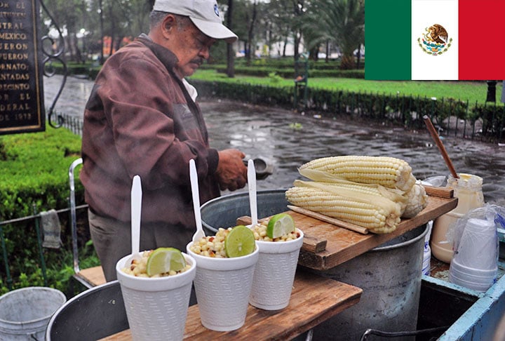 9º lugar - Esquites (México) - Grãos de milho branco que foram fervidos e amolecidos em água, que normalmente contém sal e epazote. Às vezes, o milho também é refogado na manteiga e na cebola depois de cozido.-Katiebordner - Wikimédia Commons