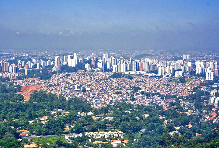 As razões para esse fenômeno variam de acordo com a renda familiar e a predominância é nas camadas mais pobres da população.