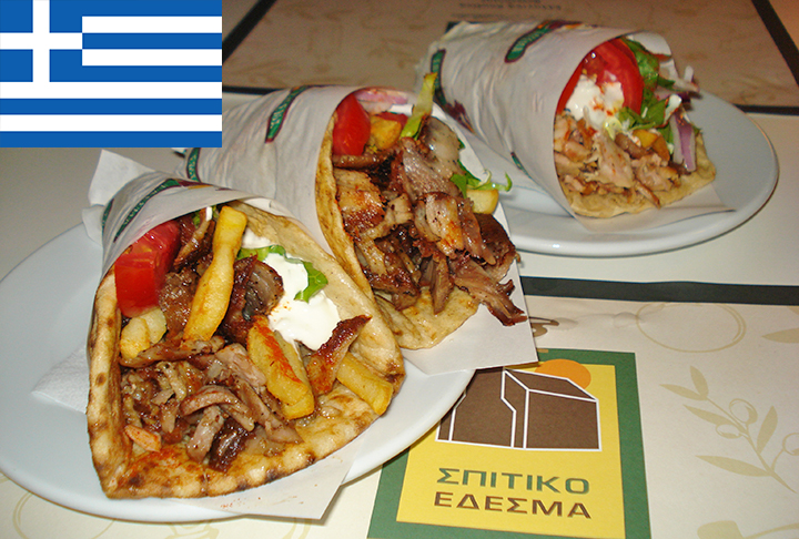 17º lugar - Gyros (Grécia) - Carne assada servida num pão de pita. Como acompanhamento, verduras e molhos. Os mais comuns acompanhamentos são o tomate, a cebola e o molho tzatziki.-Antonio Fajardo i López - Wikimédia Commons