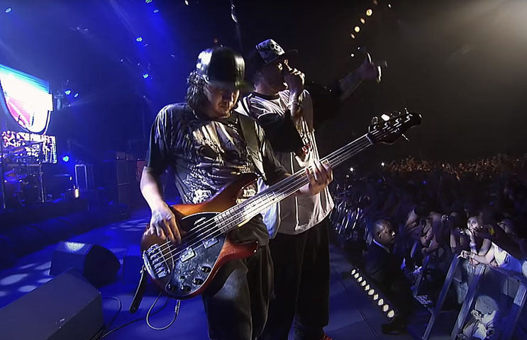 O CBJr, como também era chamada a banda, lançou dez álbuns de estúdio, sendo três ao vivo e sete DVDs. O último foi o "La Família 013", uma referência ao DDD de Santos. A obra foi lançada após a morte de Champignon e Chorão. - Divulgação Instagram Charlie Brown Jr.