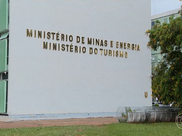 Cidade do Paraná faz estrume de porco virar energia elétrica