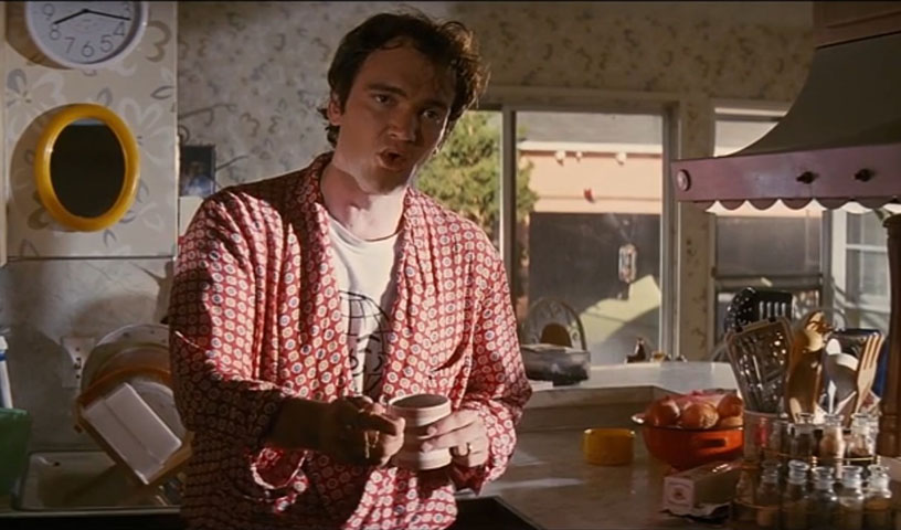 Uma rápida curiosidade: Quentin Tarantino também fica marcado por participar dos próprios filmes, mas geralmente são personagens com pouco espaço na trama. 