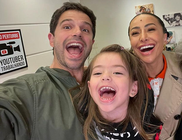 A apresentadora teve um relacionamento de sete anos com o ator Duda Nagle. Da união, nasceu em 2018 Zoe Sato Rahal Nagle Marques, única filha de Sabrina. 
