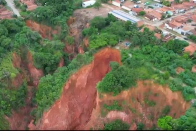 Entenda o fenômeno das voçorocas no Maranhão