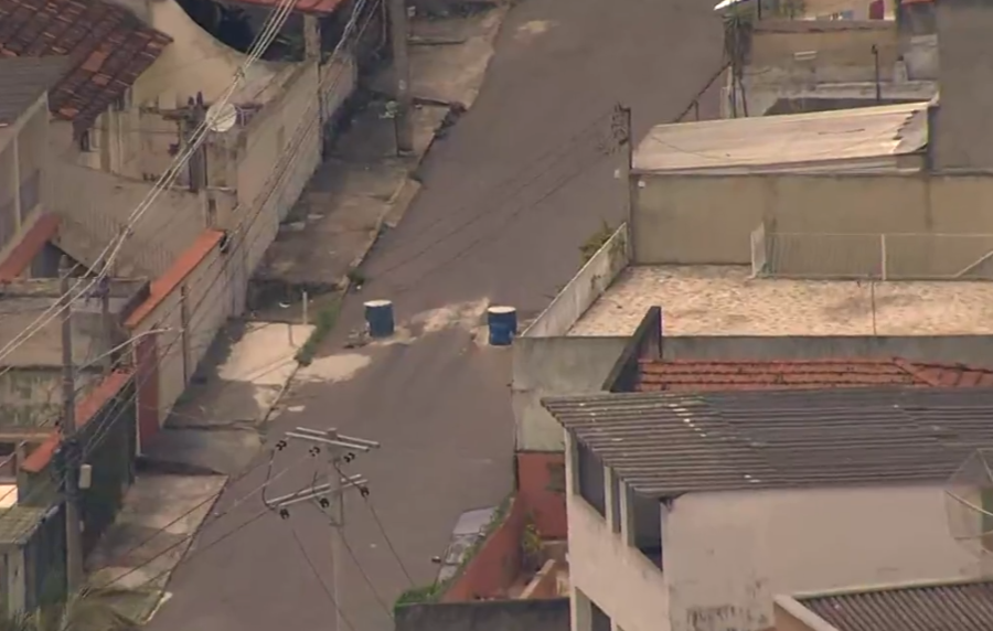 As barricadas passaram a invadir bairros que antes ficavam relativamente "protegidos" desse tipo de intervenção Os obstáculos, portanto, extrapolaram os limites das  favelas em diversos bairros. 