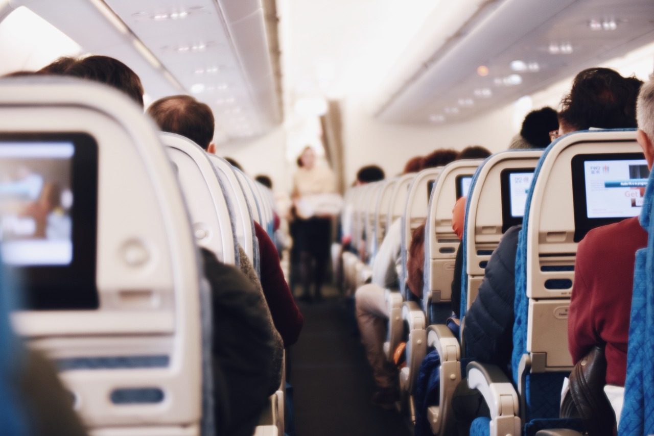 Um diretor da Sky Airlines explicou que o aviso foi necessário para que não houvesse pânico quando as pessoas percebessem a mudança do percurso (que costuma ser exibido durante o voo).