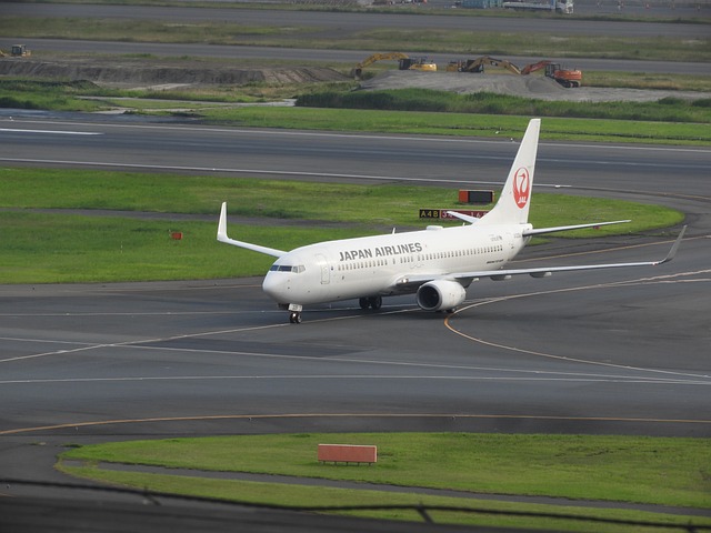Os 335 passageiros se acomodaram no novo avião e fariam um voo de apenas 90 minutos. Mas esse tempo foi se esticando....