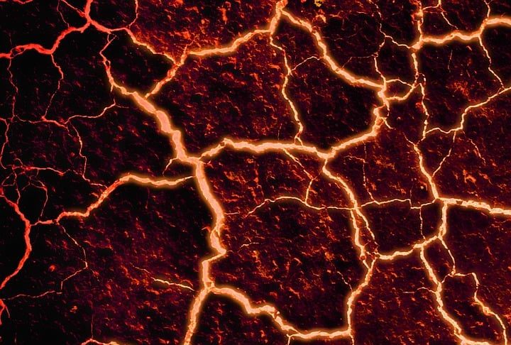 A análise de isótopos de oxigênio e elementos-traço (em quantidades muito pequenas) mostrou que essas safiras se formaram durante o início do vulcanismo na região, ou seja, há cerca de 700 mil anos. Veja curiosidades sobre outras erupções! - Arcturian por Pixabay 
