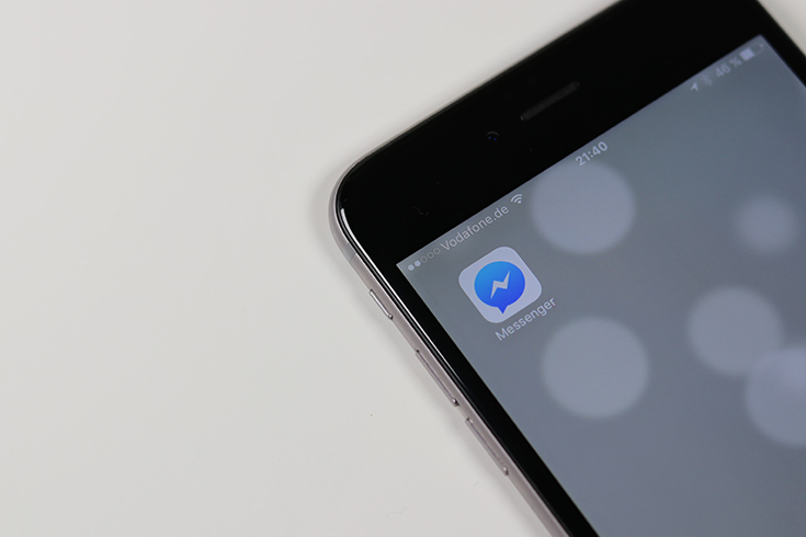 Assim, o WhatsApp é uma grande forma de flertar, substituindo o Facebook Messenger, que ainda existe, mas caiu em desuso com o "boom do zap". Hoje, estima-se que mais de dois bilhões de pessoas usam o WhatsApp em todo o mundo. 