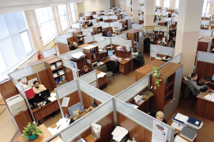 Apesar de nem todos os problemas de saúde mental estarem diretamente ligados ao trabalho, a pesquisa destaca a relevância do ambiente profissional no combate a esses problemas.