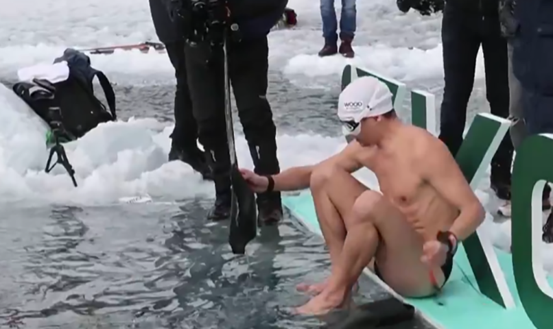 A façanha foi do nadador tcheco David Vencl, de 40 anos. 