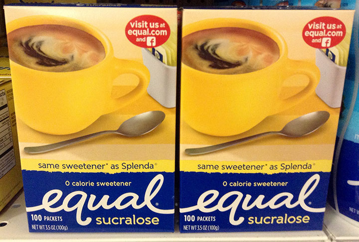 A sacarina e a sucralose também são opções bastante procuradas por quem quer ou precisa evitar o açúcar. Diferentes marcas disputam o mercado. - Flickr Mike Mozart