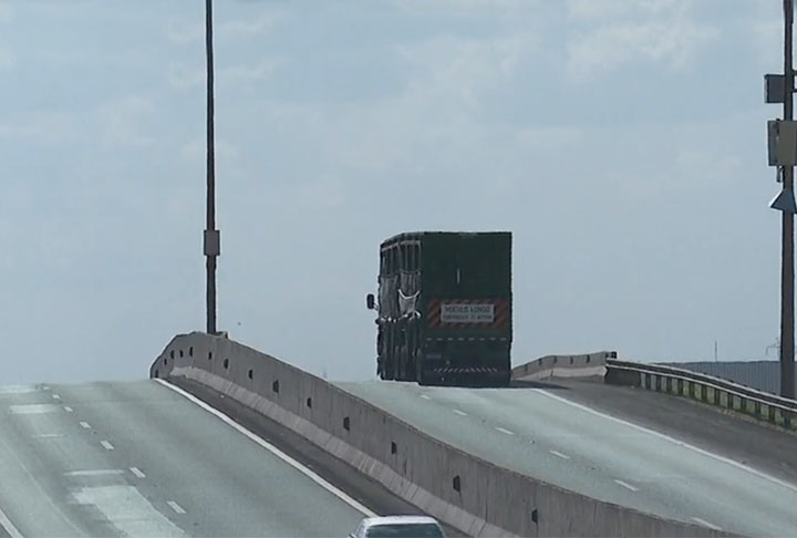 O trecho é muito movimentado com pessoas que vão para Ribeirão Preto (SP-foto) ou para  o Distrito Industrial de Sertãozinho. 