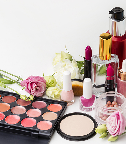 O prazo para o cliente trocar a mercadoria com defeito é de 30 dias para os produtos não duráveis (que se esgotam conforme o uso, como perfume, sabonete, doces, garrafa de vinho, etc..). 