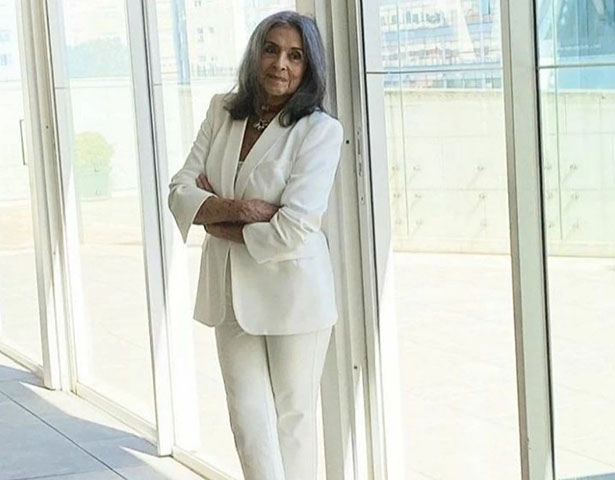 No teatro, Betty Faria atuou em peças aclamadas pela crítica, como 