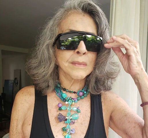 Frequentou o Teatro Oficina, onde amadureceu como atriz, sendo dirigida por grandes nomes do teatro, como Zé Celso Martinez em 