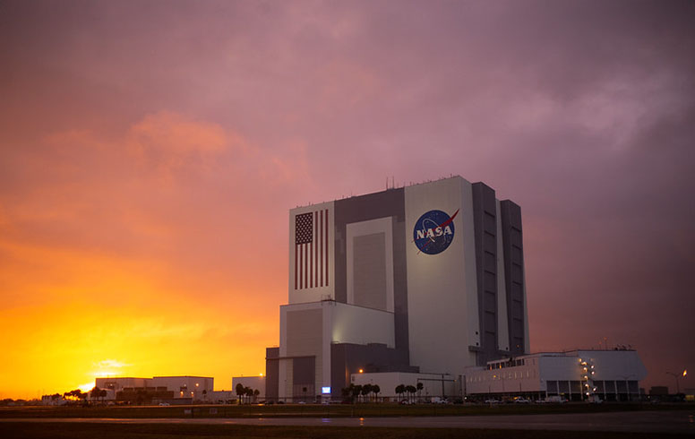 Depois do Hubble, a NASA cumpriu a programaÃ§Ã£o soltando o ObservatÃ³rio de Raios Gama Compton (1991-2000); o ObservatÃ³rio de Raios-X Chandra (1999) e o TelescÃ³pio Espacial Spitzer (2003). 
