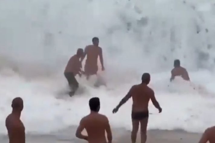 Ciclone bomba na praia de Itacoatiara - Reprodução/Redes Sociais
