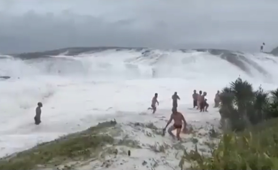 O fenômeno se chama ciclone-bomba, evento meteorológico caracterizado por um ciclone extratropical intenso com ventos muito fortes, que pode causar estragos e danos materiais. - Reprodução redes sociais 