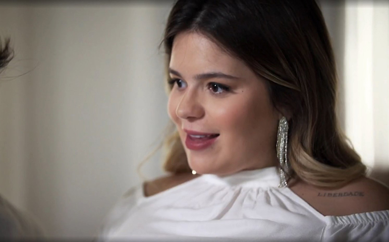 <p>Na segunda gestação, Viih Tube enfrentou complicações no parto. Em publicação nas redes sociais, detalhou o ocorrido. Segundo ela, seu objetivo era ter um parto seguro e, por isso, havia combinado previamente com a equipe médica que optaria por uma cesariana caso determinados sinais surgissem. Afirmou que não havia contraindicação para tentar o parto normal, mesmo já tendo passado por uma cesárea anteriormente.</p>
