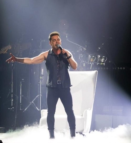 Zezé Di Camargo interrompe show para dar bronca em fã: ‘Para de falar bobagem’