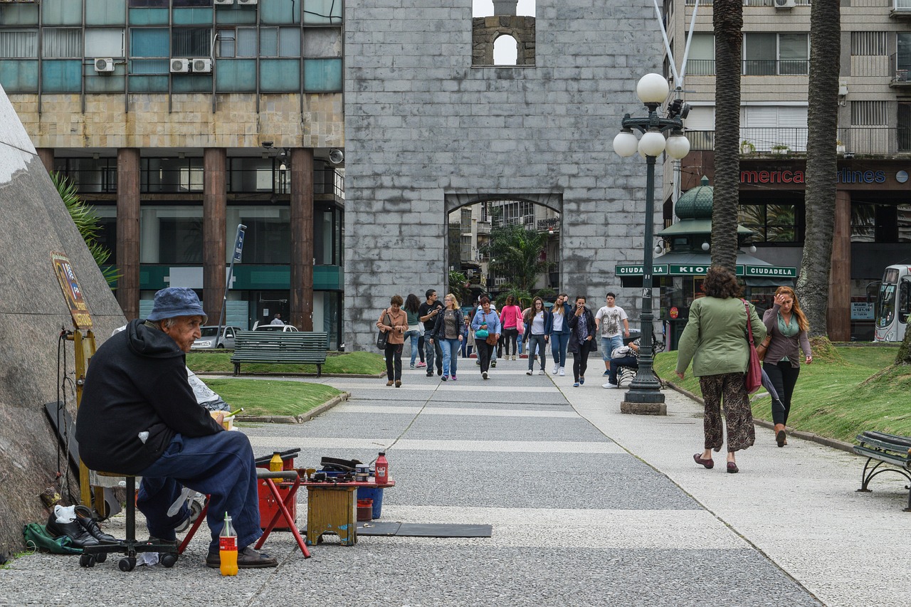 13º – Uruguai – 68,9 pontos - O Uruguai destaca-se pela alta adequação dos benefícios, com uma forte pensão pública e crescente participação em planos privados. No entanto, enfrenta desafios em sustentabilidade devido ao envelhecimento populacional. 
