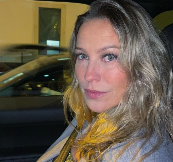 Para ela, casamentos esgotam a atração pela convivência sempre com a mesma pessoa.. "Não penso em me casar novamente. Já realizei essa fantasia. Sou descrente dessa instituição falida", disparou.
