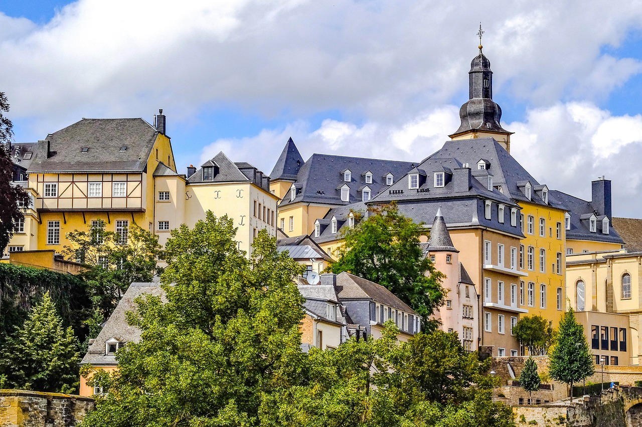 LUXEMBURGO  (Europa)- 77 pontos - Capital:  Cidade de Luxemburgo- População: 640 mil. -Imagem de djedj por Pixabay 