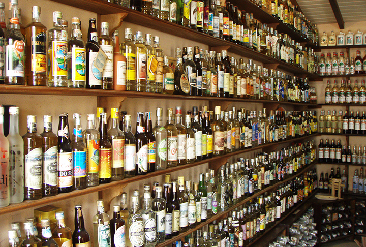 A cachaça é uma bebida tão popular que tem data comemorativa: 21 de maio é o Dia Mundial da Cachaça.  -  (crédito: Flickr SheepRUs)