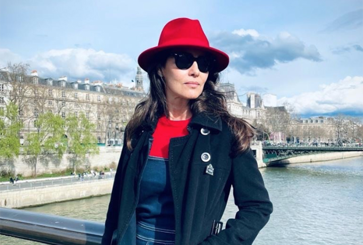 Falando em televisão, ela ingressou na área em 1997, gravando a abertura da novela 