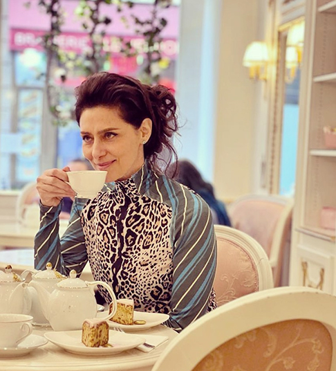 Em 1994, ano em que completou 20 anos, Maria Fernanda ingressou no curso de terapia ocupacional, mas precisou trancar no terceiro ano por conta de sua agenda como modelo e depois como atriz. 