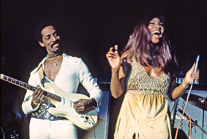 A artista começou sua trajetória profissional na música como vocalista da dupla Ike & Tina Turner, ao lado de seu então marido, Ike Turner. Juntos, criaram uma mistura eletrizante de R e B, rock e soul, que encantou multidões e rendeu sucessos inesquecíveis, como 