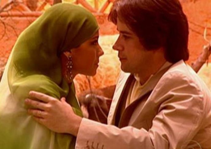 Giovanna Antonelli e Murilo Benício: Deram vida a um dos casais mais icônicos da TV brasileira, Jade e Lucas, na novela “O Clone”, de 2001. Eles assumiram o romance fora das telas ainda durante as gravações.