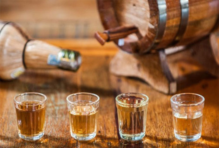 Além de melhorar o aroma e o paladar, o envelhecimento da cachaça - Cachaça