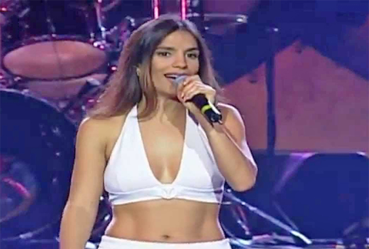 No Carnaval de 1999, Veveta ingressou na carreira solo, não demorando a fazer sucesso com hits como e 