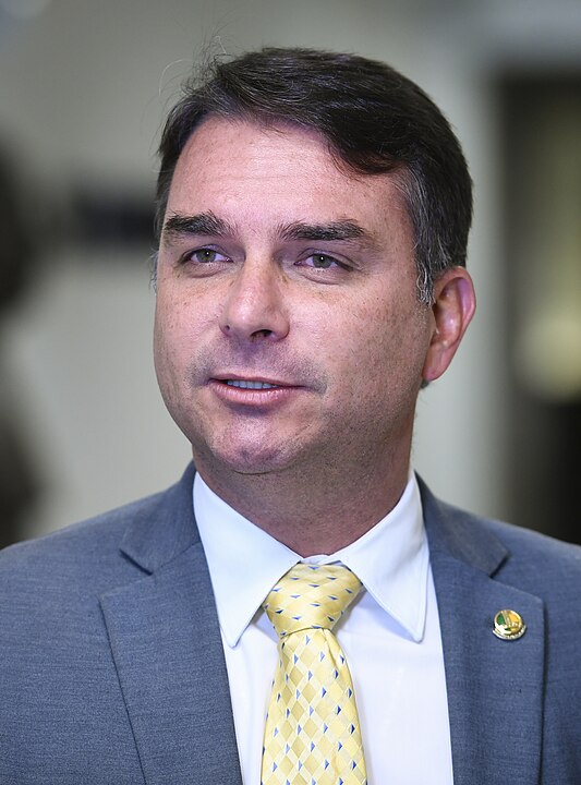 Ciro Nogueira foi ministro-chefe da Casa Civil no governo de Jair Bolsonaro entre 2021 e 2022. No cargo, atuou como um dos principais articuladores políticos do governo junto ao Congresso Nacional. Em vídeo, Flávio Bolsonaro, filho de Jair e candidato à presidência da República pelo PL, defendeu que uma CPI do caso Master apure responsabilidades para que a população saiba quem são os verdasdeiros  envolvidos. 