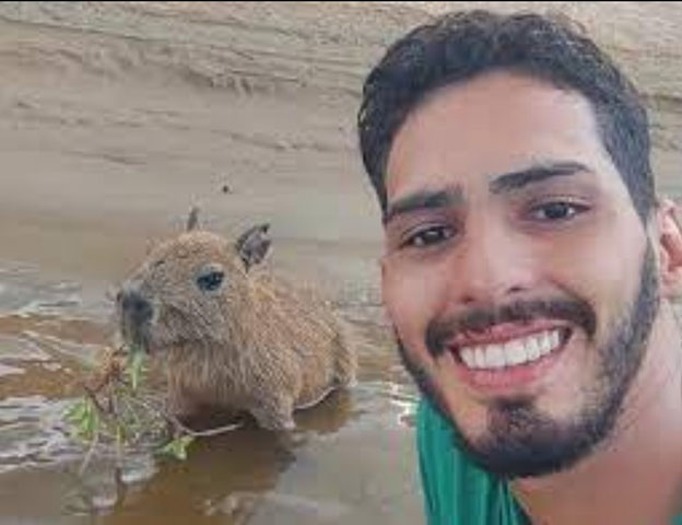 No entanto, após um processo judicial, o influenciador obteve o direito de permanecer com a capivara, sob a justificativa de que ela vivia em harmonia com a natureza.