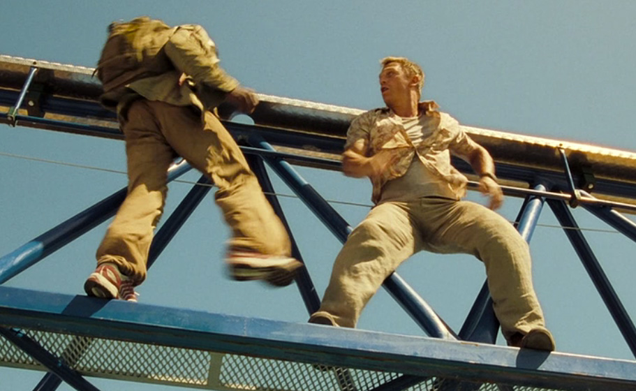 Parkour - "Cassino Royale" (2006): Uma sequência de perseguições de tirar o fôlego por Moçambique no primeiro filme de Daniel Craig dá o tom da brutalidade que o ator traria para o personagem. Uma das cenas, inclusive, é em cima de um guindaste.-Divulgação